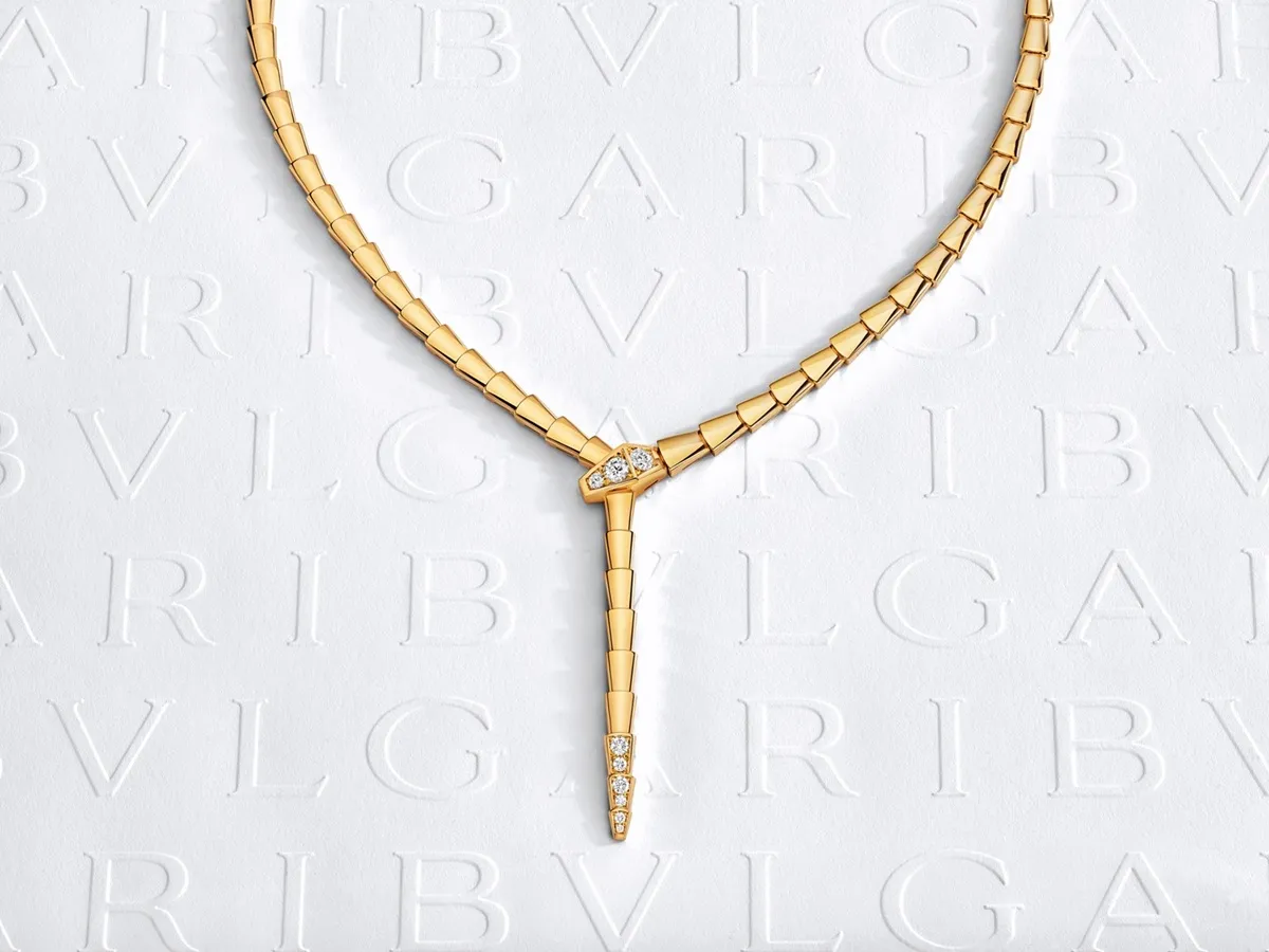 寶格麗Serpenti Viper系列黃K金鑲鑽項鍊。品牌提供
