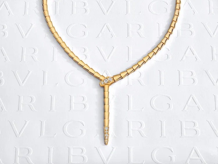 寶格麗Serpenti Viper系列黃K金鑲鑽項鍊。品牌提供
