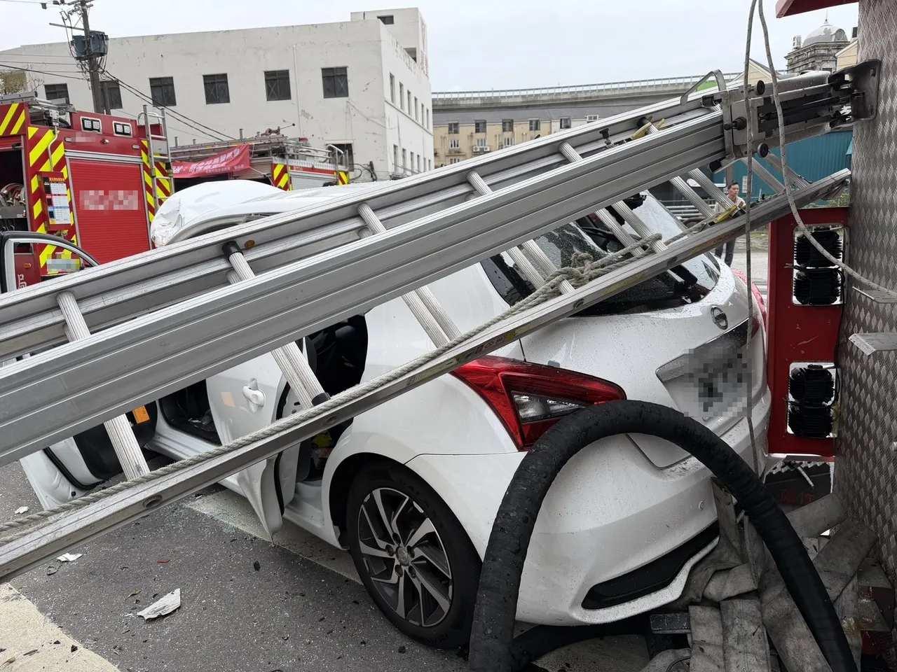 肇事小客車。翻攝畫面