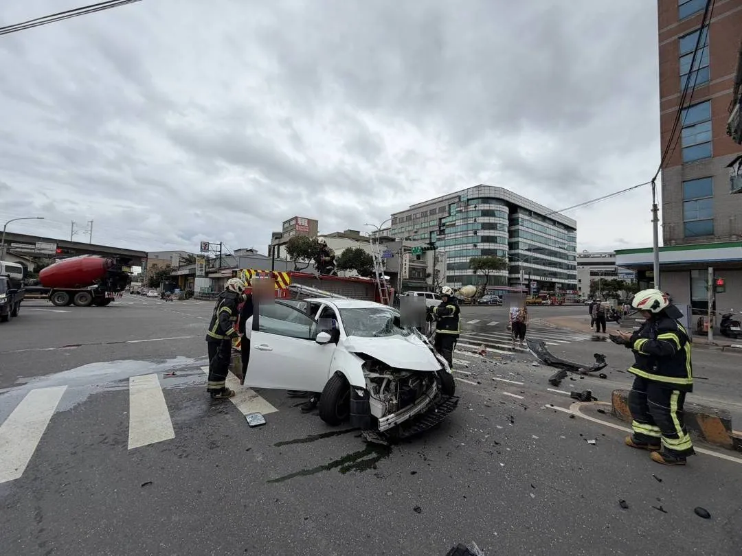 撞擊力道相當猛烈。翻攝畫面