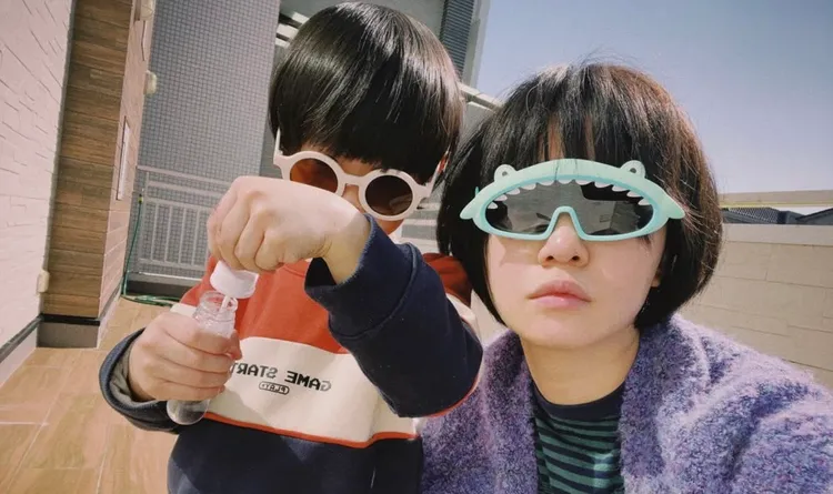 嚴正嵐（右）和兒子個性非常契合。翻攝自嚴正嵐IG