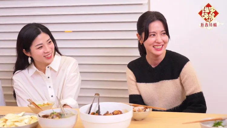 林予晞（右）與小七一拍即合讓餐桌上充滿笑聲。公視提供