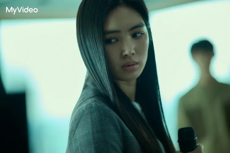 雷嘉汭挑戰外冷內熱的AI公司實習生。台灣大哥大MyVideo提供