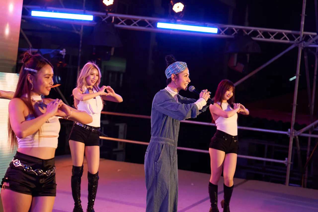 李千娜初五開工，現場多首台語歌曲，炒熱全場氣氛。劇樂蹦娛樂提供