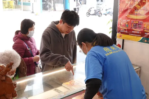 巧遇「東北大花杉」跟著買　新竹男刮中100萬：帶老婆二度蜜月