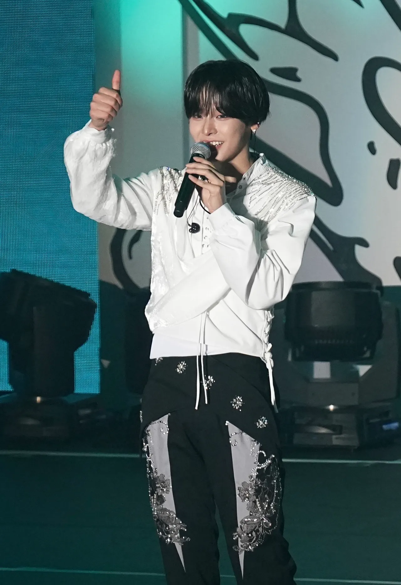 RIKU比出大拇指誇讚。彭欣偉攝