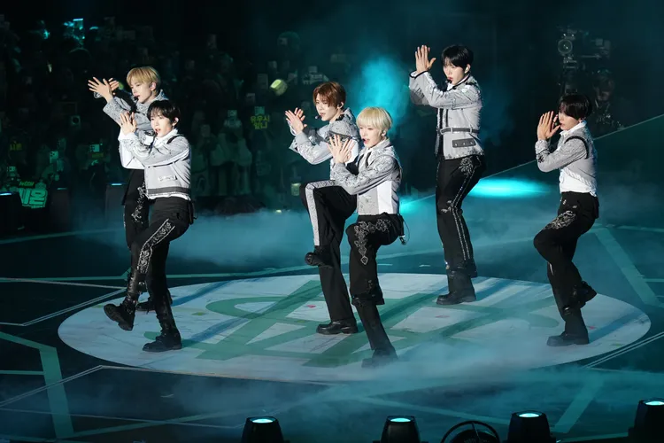 NCT WISH從開場就用力跳舞，跳得汗流洽背。彭欣偉攝