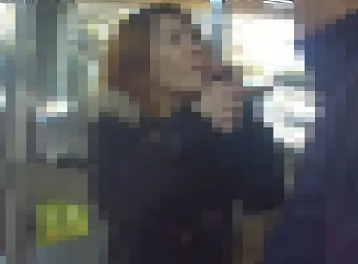 女通緝犯醫院遭警攔查！情緒激動當眾咆哮　壢警當場制伏還起獲毒品