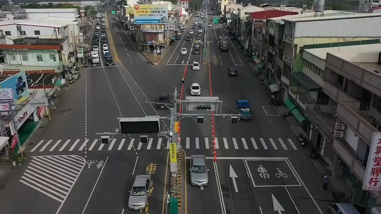 17日7時至8時監測車流已達2,757 PCU（小客車當量），明顯超過道路容量。翻攝畫面