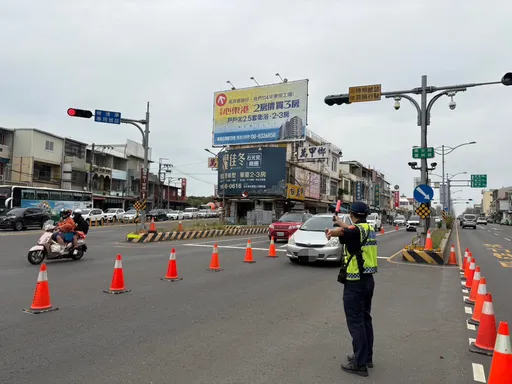 初一車潮爆量！屏警啟動調撥車道  台1線主要路段全線360秒長綠號誌連鎖