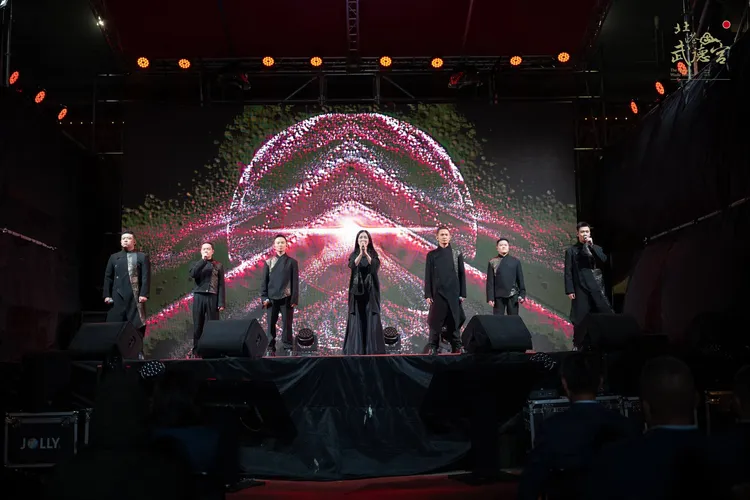 黃慧音攜手淨世金剛，演繹《金剛經》、《大悲咒》以及重新編製的《金龍如意真經》曲目。取自林安樂臉書