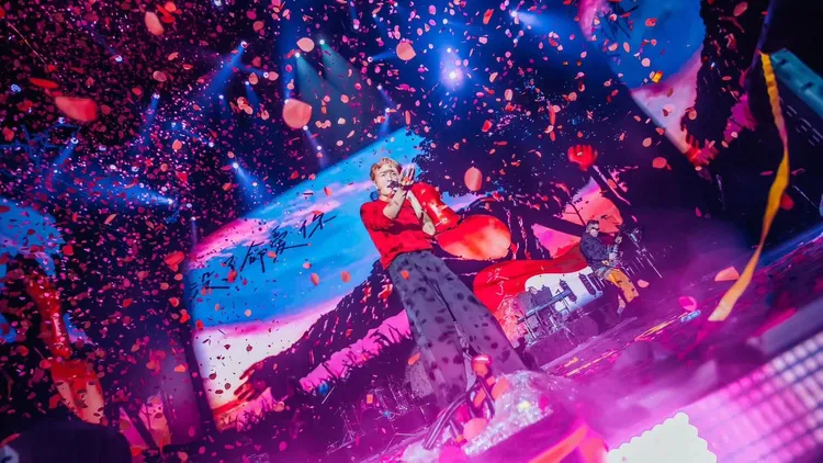 吳克群救場于文文，患難見真情。摘自微博