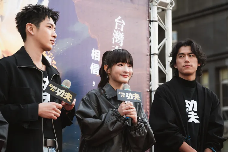 柯震東（左起）、王淨和朱軒洋赴台中為電影《功夫》造勢。麻吉砥加提供