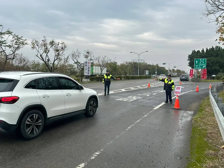 2月19至21日期間，國3烏日、龍井及國1王田匝道分別有高乘載管制、封閉等措施，呼籲用路人注意。警方提供