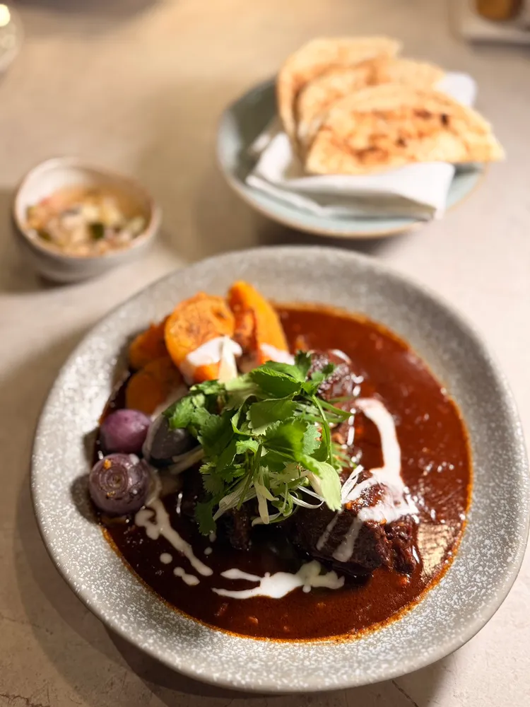 招牌「瑪莎曼牛頰」與Pita餅是絕配。陳揚盛攝