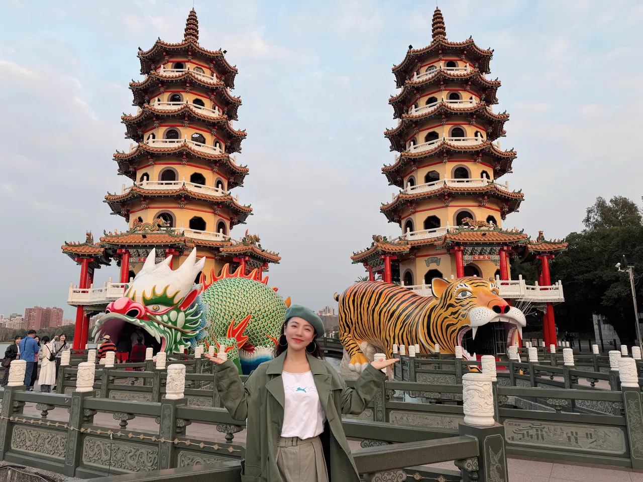 丁噹趁空檔朝聖龍虎塔。相信音樂提供