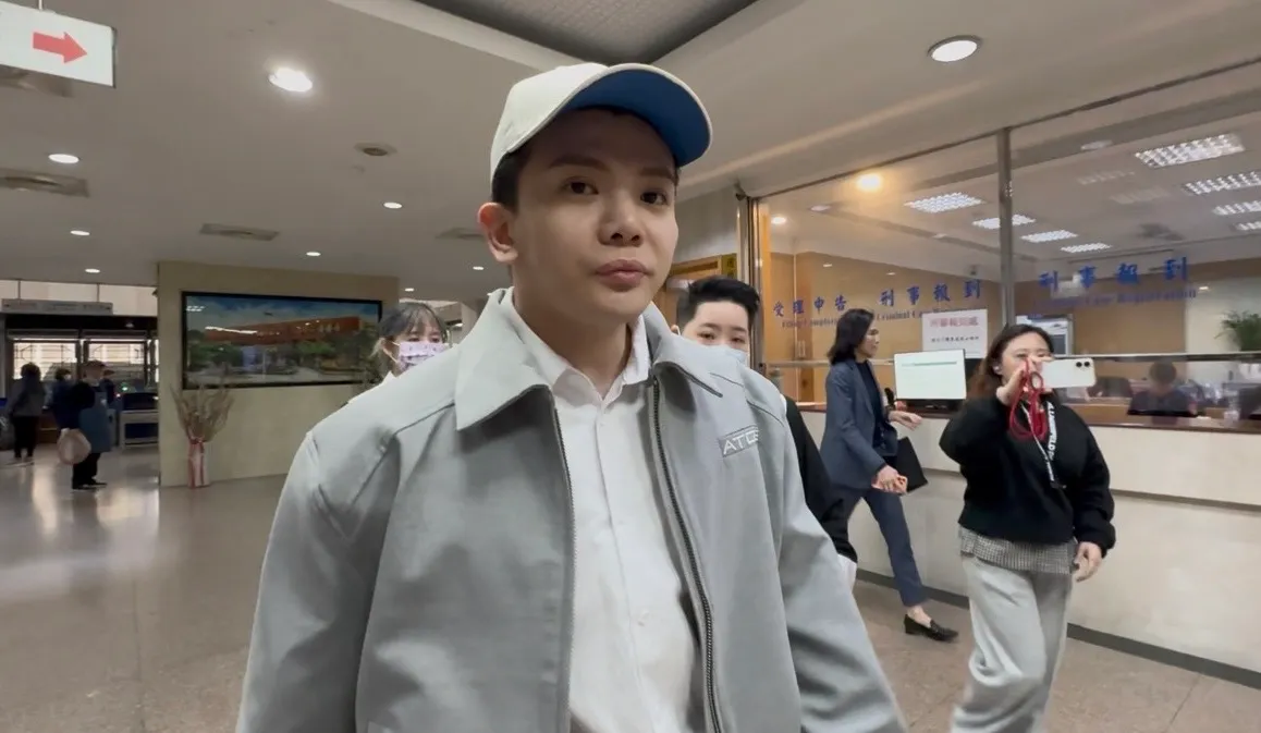 孫生一早現身法院出庭，烙動漫《咒術迴戰》哏說道「欺人太甚會像禪院家一樣」。謝亞庭攝