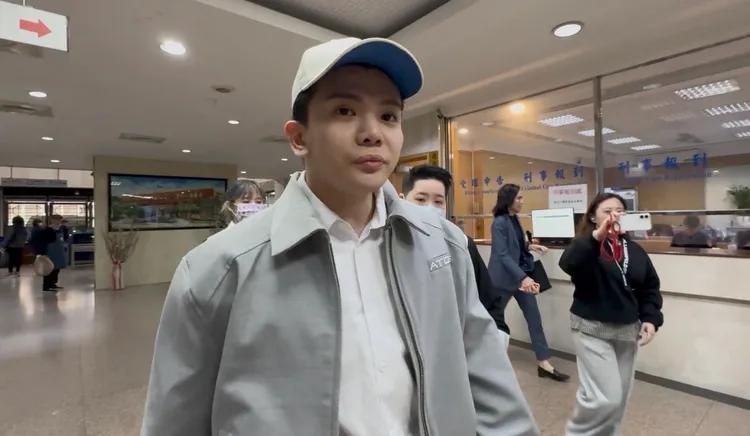 孫生一早現身法院出庭，烙動漫《咒術迴戰》哏說道「欺人太甚會像禪院家一樣」。謝亞庭攝