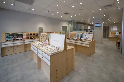 東湖眼鏡一級戰區再掀戰火！JINS首間「大人系」店2/26登場　日本製中近鏡片主打室內辦公族