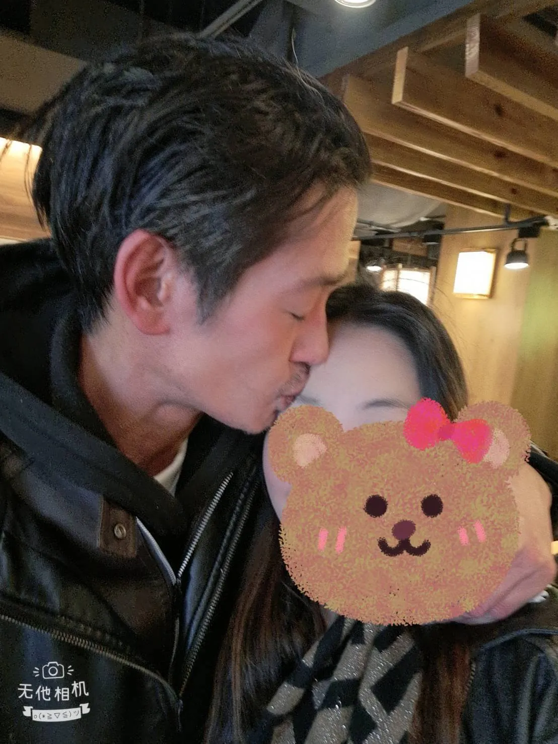 唐治平被一名女子曝光吻照。翻攝自唐治平臉書