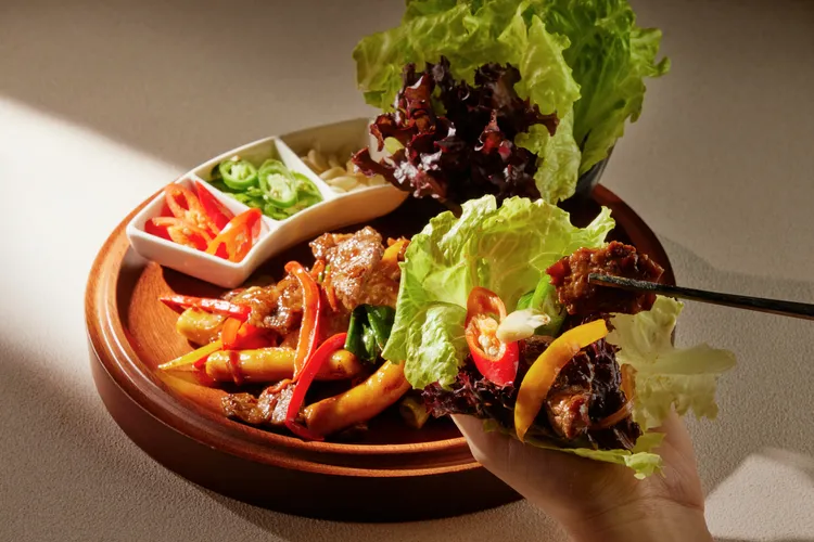 韓式宮廷炒年糕牛339元。業者提供