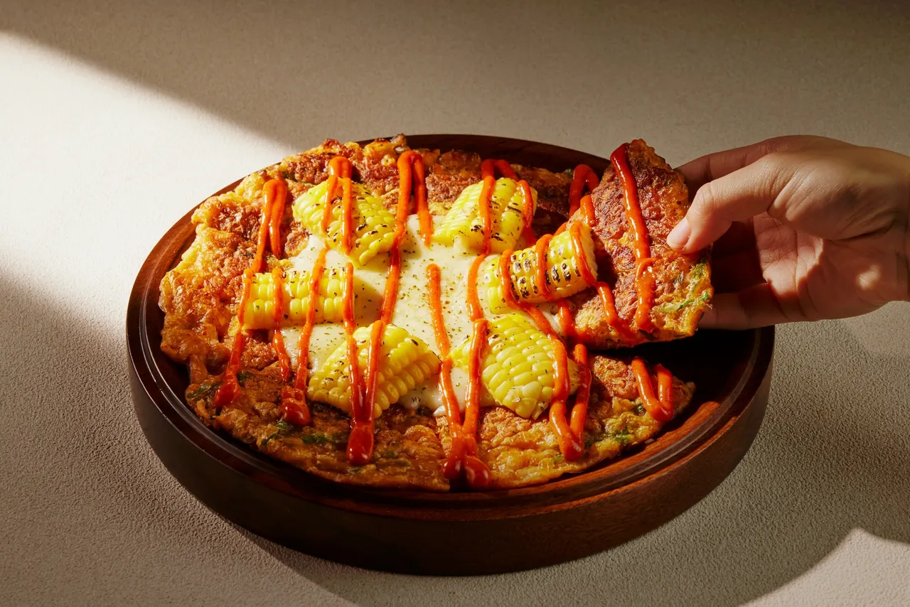 玉米起司辛奇煎餅259元。業者提供