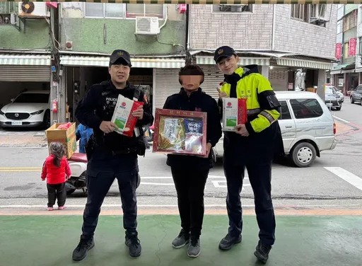 寒冬關懷弱勢　興國派出所官警自掏腰包集資送暖
