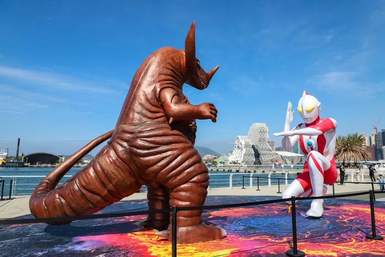 陳其邁邀請民眾前往愛河灣及16至18號碼頭，親身感受串起老中青三代集體記憶的「超人力霸王」迷人魅力。翻攝畫面