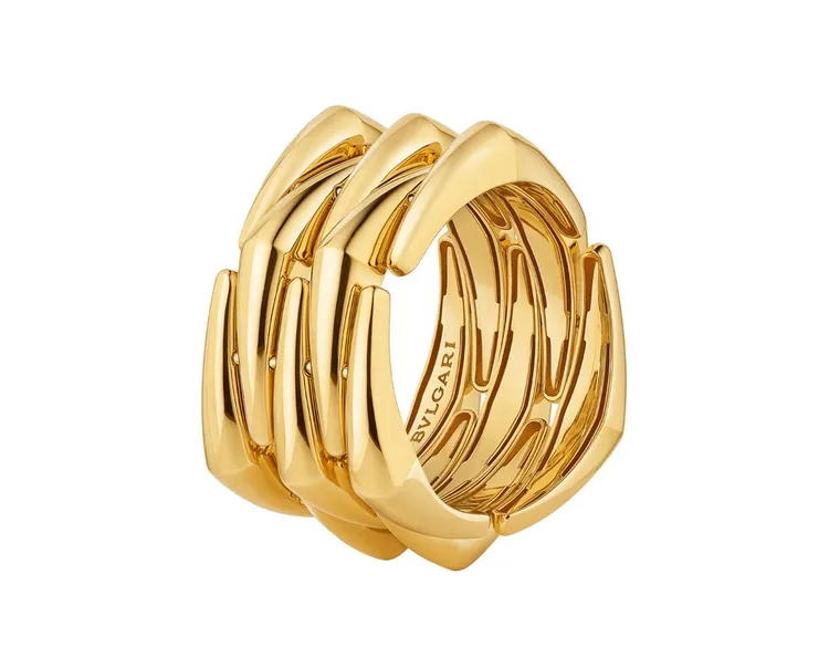 BVLGARI ETERNAL VIMINI系列黃K金五環戒指。品牌提供