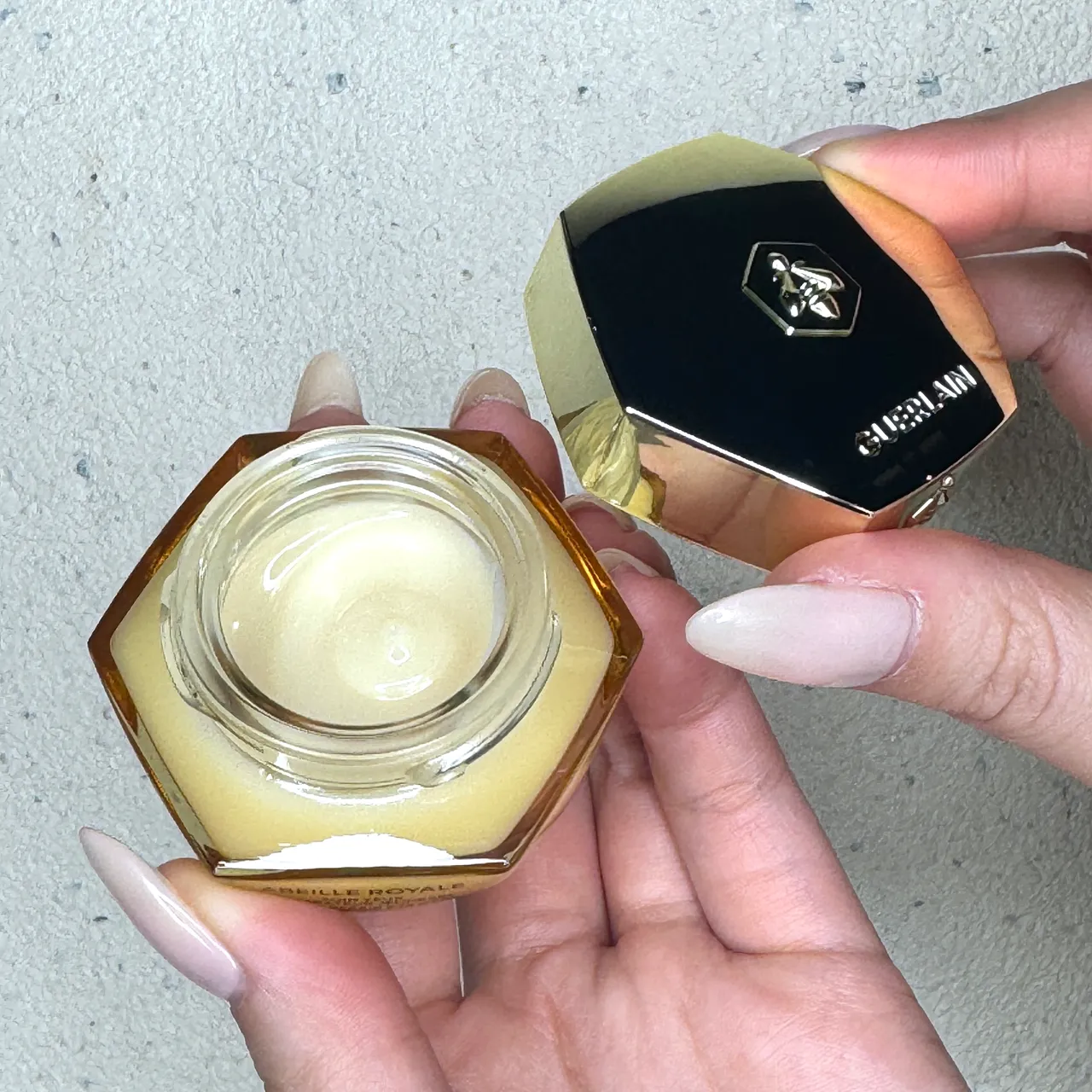 嬌蘭蜂王乳青春提拉眼霜，3400元。張家玲攝