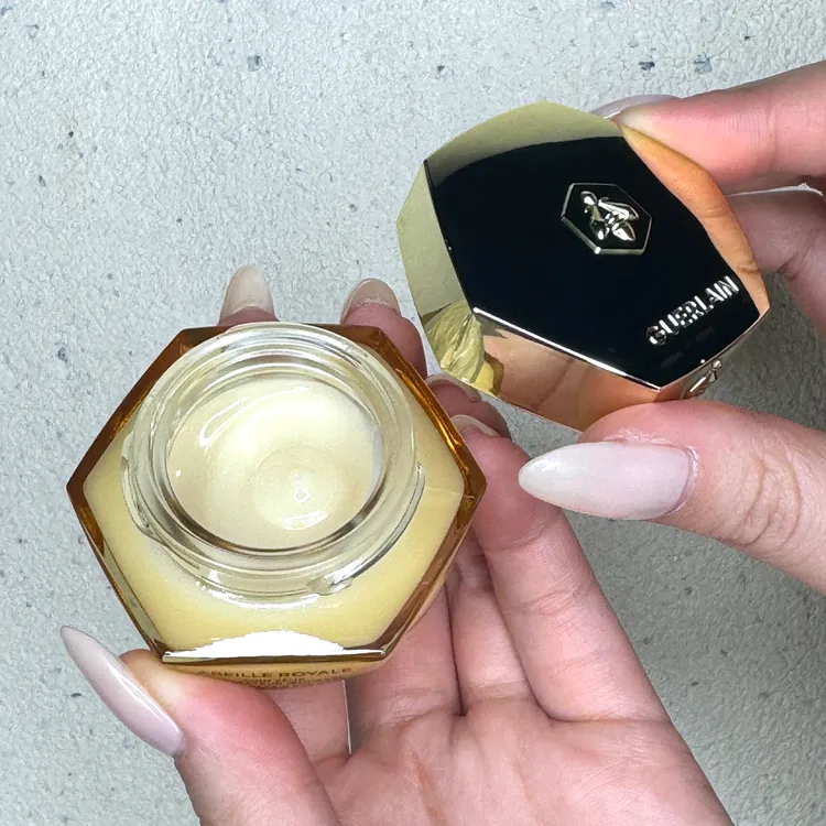 嬌蘭蜂王乳青春提拉眼霜，3400元。張家玲攝