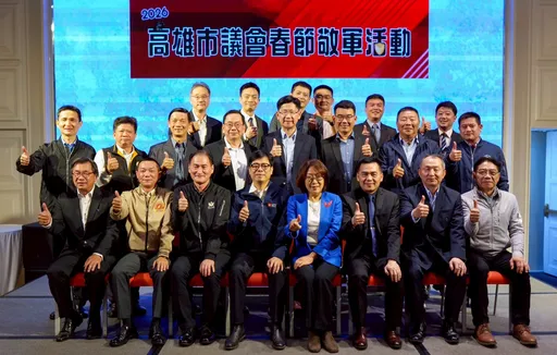 高雄市議會春節敬軍！場面難得　前後任八軍團指揮官齊聚