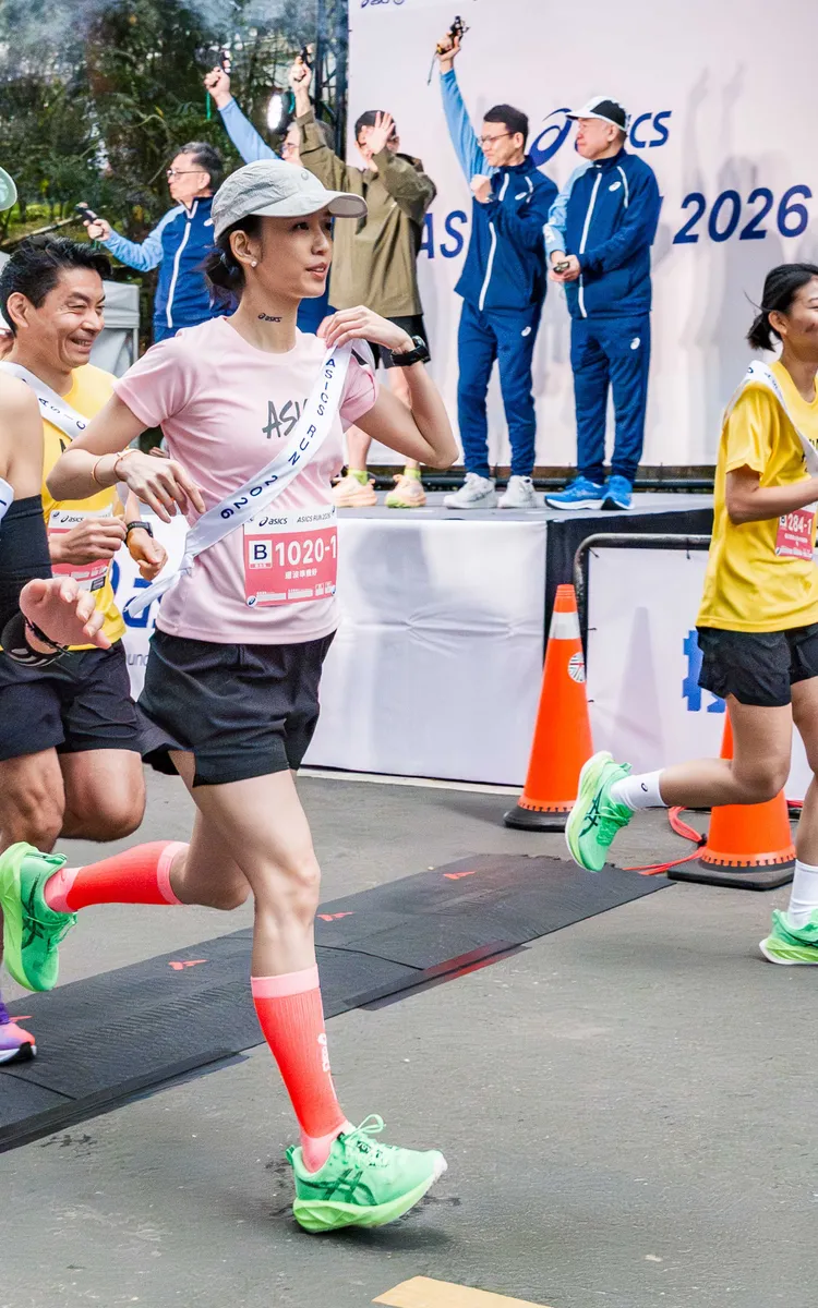本屆ASICS RUN首度推出女子組，品牌形象大使陳庭妮與跑者一同參賽。品牌提供