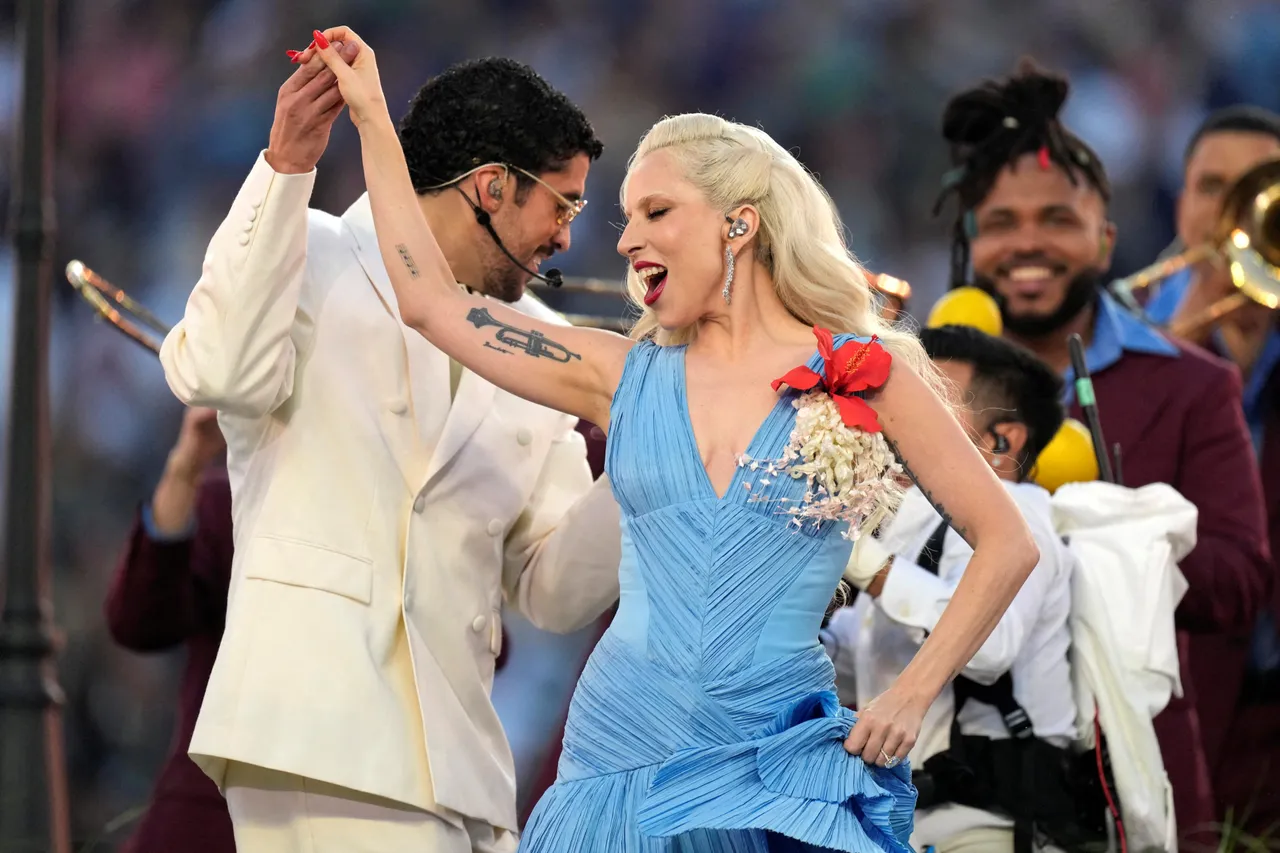 女神卡卡以騷莎助陣。路透