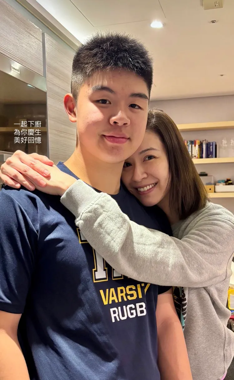 蔡依珊和長子互動相當有愛。翻攝蔡依珊IG