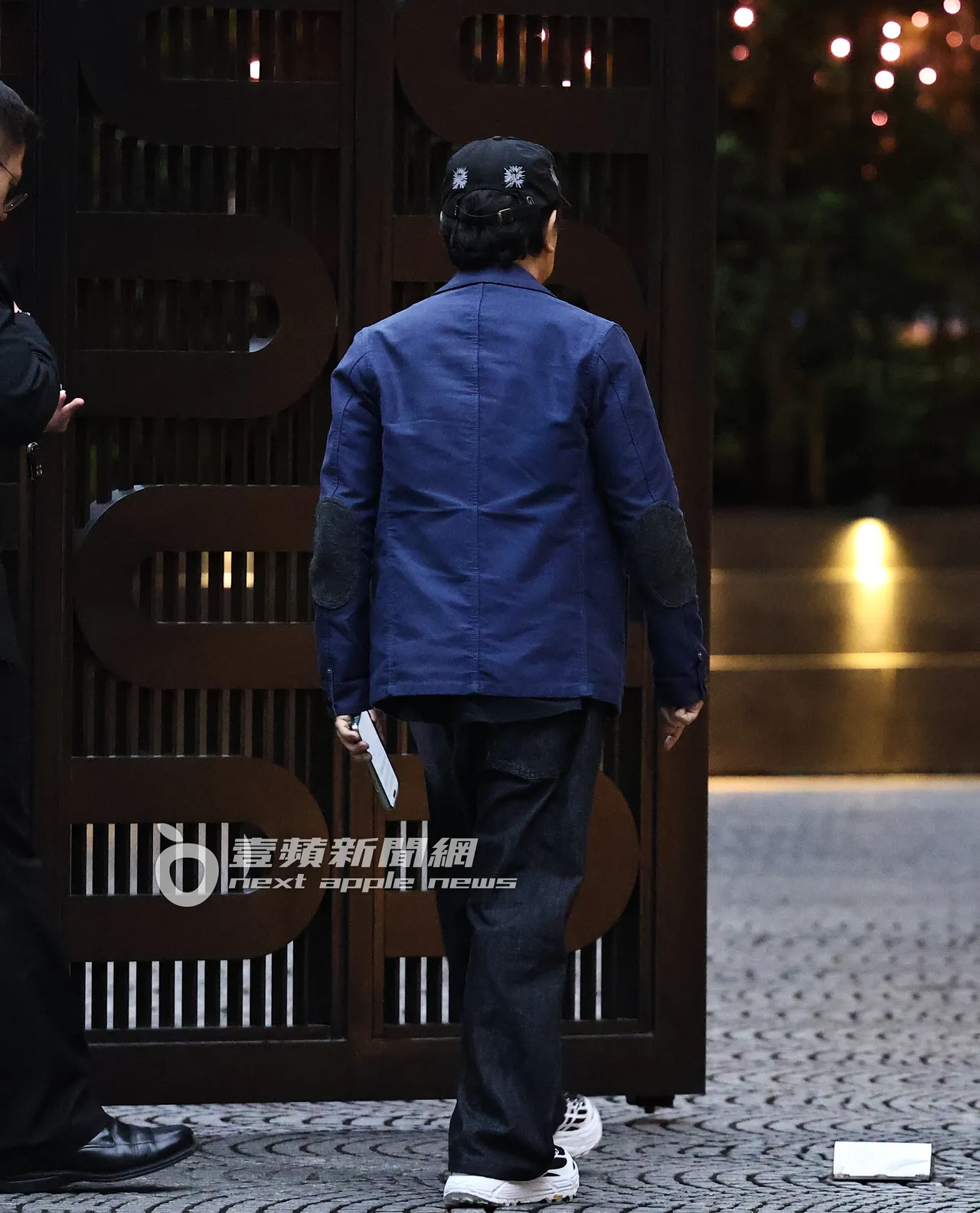 蔡康永搭車抵達文華苑。特勤中心攝