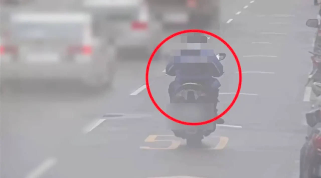 黃男得手後騎車離去。翻攝畫面