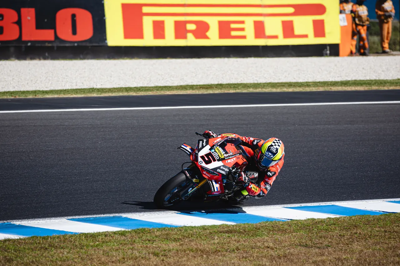 亞軍Yari Montella採用本站新啟用的倍耐力E0829規格後胎。倍耐力輪胎提供