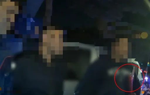 板橋街頭驚見「斧頭男」　路人嚇壞！警到場帶回送辦