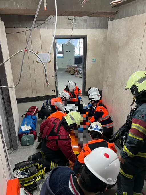 北市信義區工安意外！工人12樓墜下卡7樓鷹架　緊急送醫