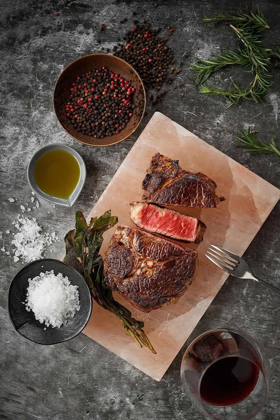 台北美福GMT義大利餐廳，由義籍主廚採用大量的在地優質蔬果，搭配美福嚴選頂級食材，堅持傳統的義式烹調手法，打造道地又美味的義大利料理。台北美福大飯店提供