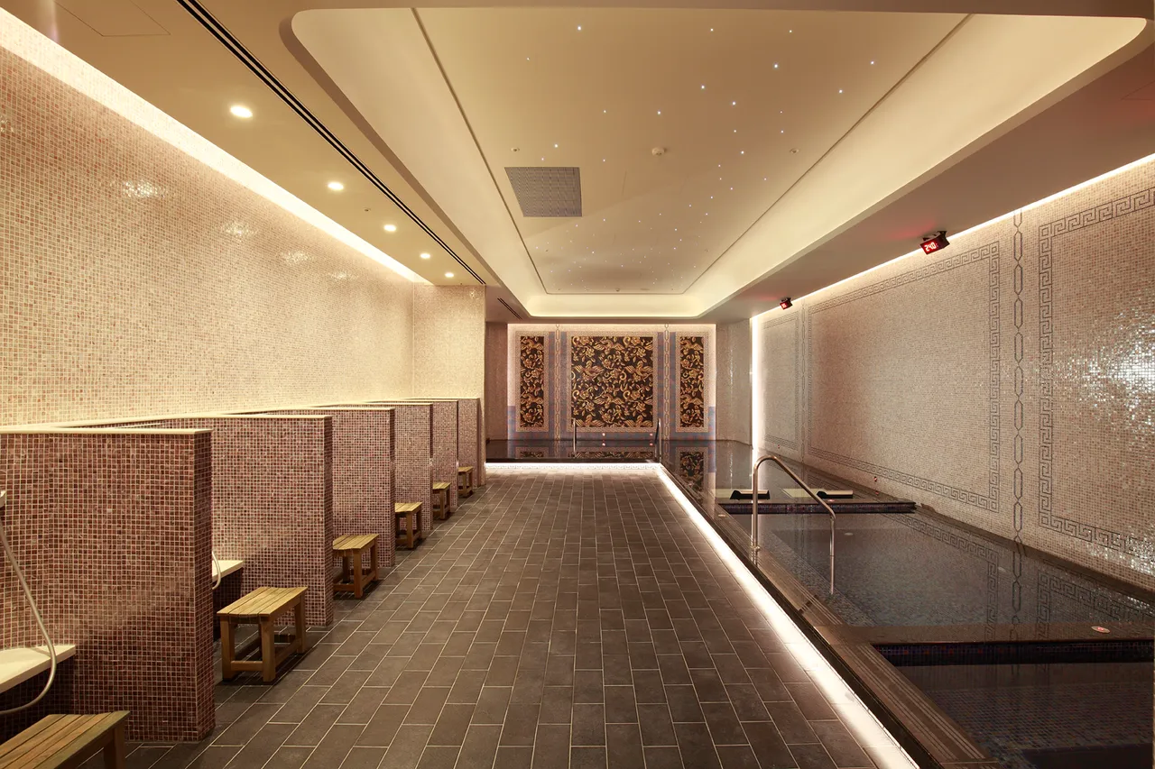 台北美福「金馬有春」與「美福慢調 悠晨時光」兩大住宿專案，入住期間免費使用沐男女三溫暖，享受冷、熱水療及烤箱等設備，舒緩身心。台北美福大飯店提供