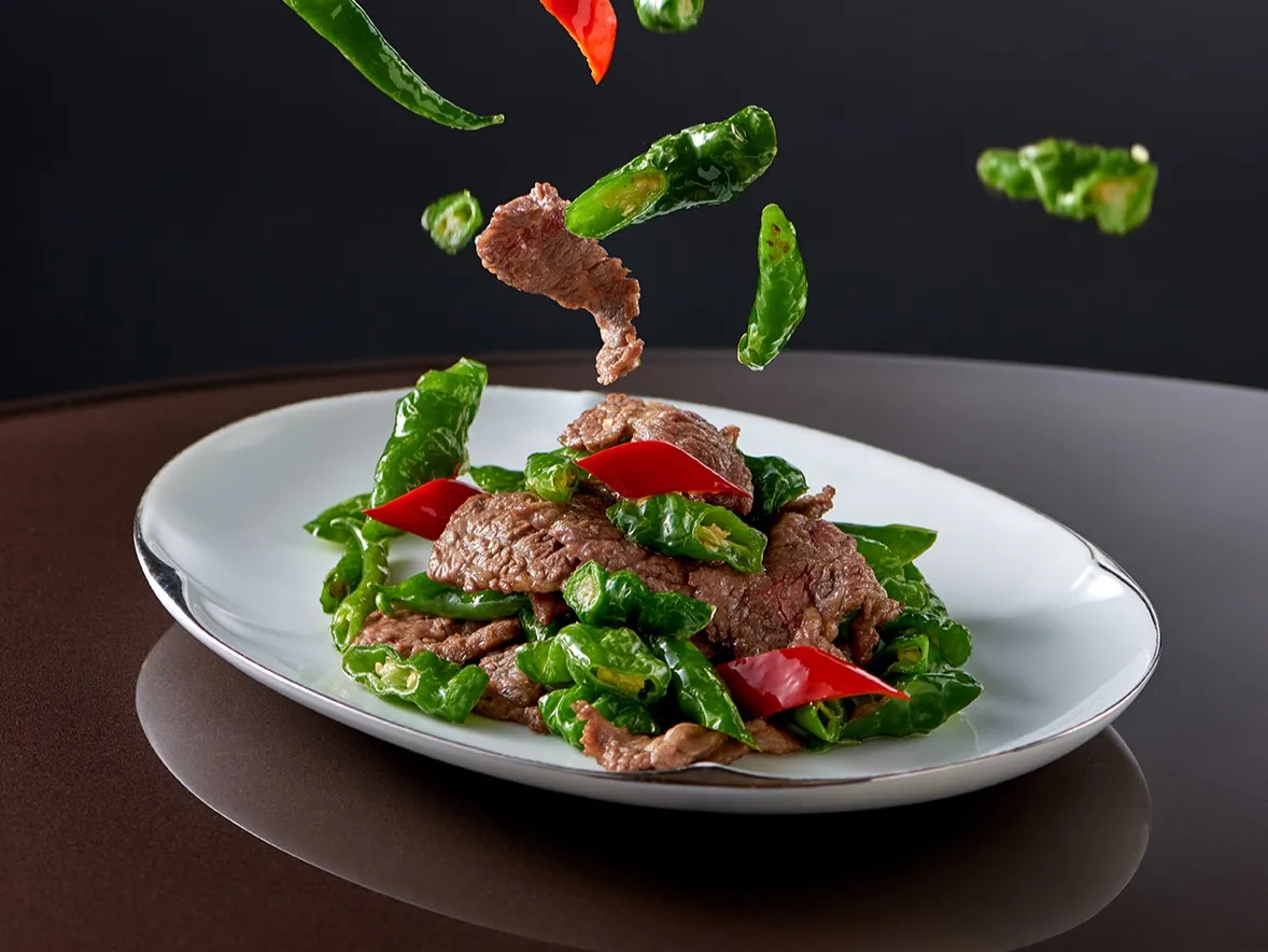 台北美福連續五年蟬聯米其林一星的「米香」台菜餐廳，以「手路菜」為主軸，結合「阿舍菜」和「酒家筵席菜」，展現臺灣失傳的古早味。台北美福大飯店提供