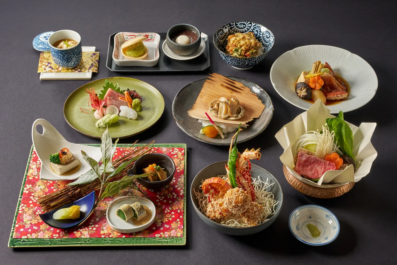 台北美福「晴山」日本料理，恪守天然與原味的匠人精神，以細膩的擺盤藝術呈現日式美學，結合不同料理手法呈現四大主題區，包含壽司、炭火、鐵板及桌席。台北美福大飯店提供