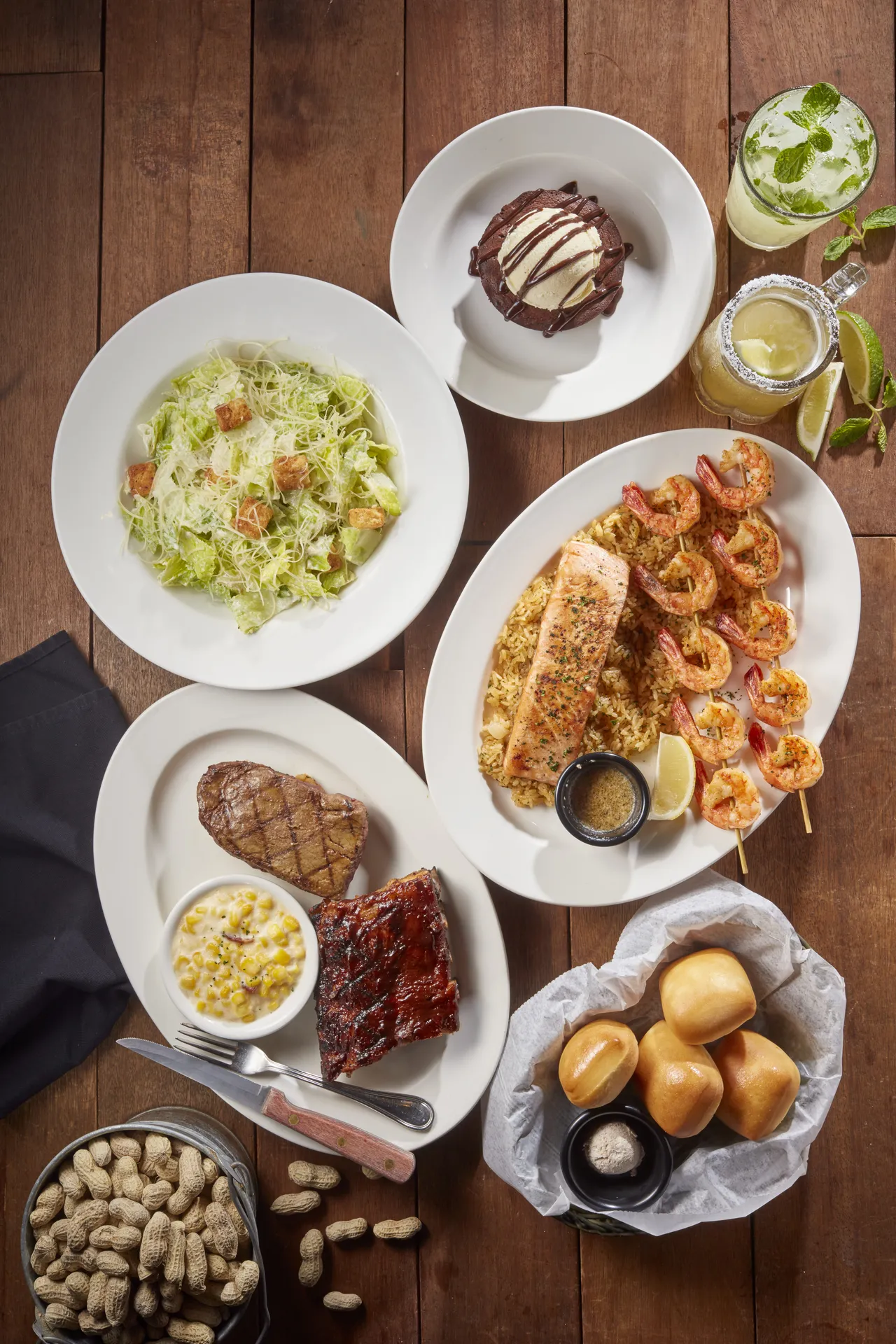 Texas Roadhouse今年春節同樣端出誠意滿滿的分享餐，完整呈現道地美式過節風格。業者提供