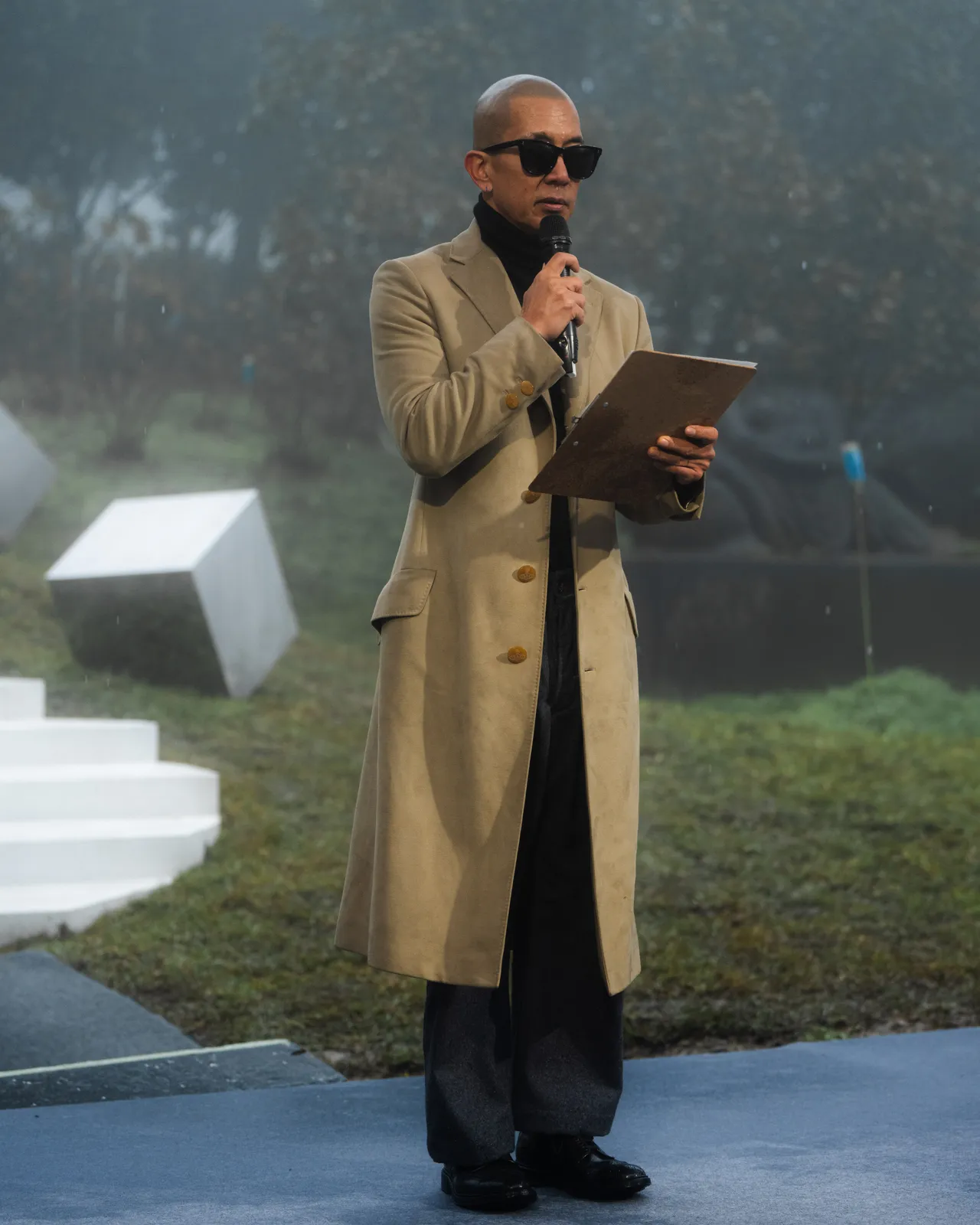 具俊曄昨以熙媛丈夫的身分致詞。經紀公司提供