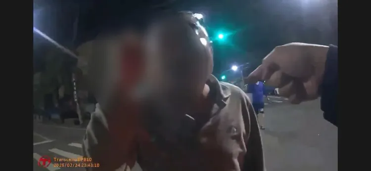 洪男以三字經辱罵警員，遭當場逮捕移送偵辦。翻攝畫面