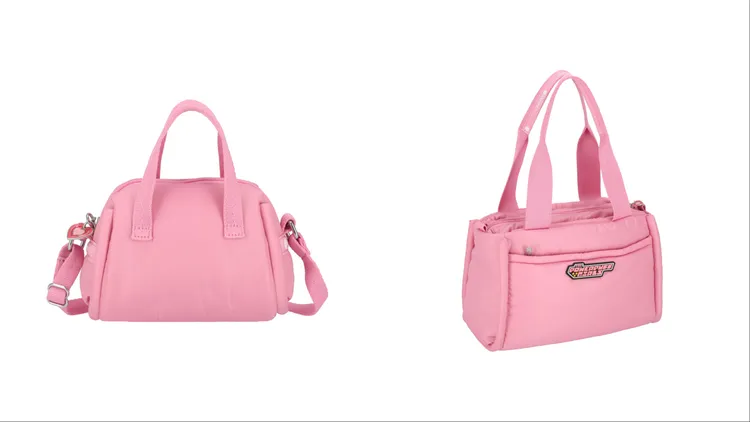 LeSportsac X 飛天小女警迷你蓬鬆斜背包（左）3700元、飛天小女警蓬鬆斜背手提兩用包（右） 6400元。品牌提供