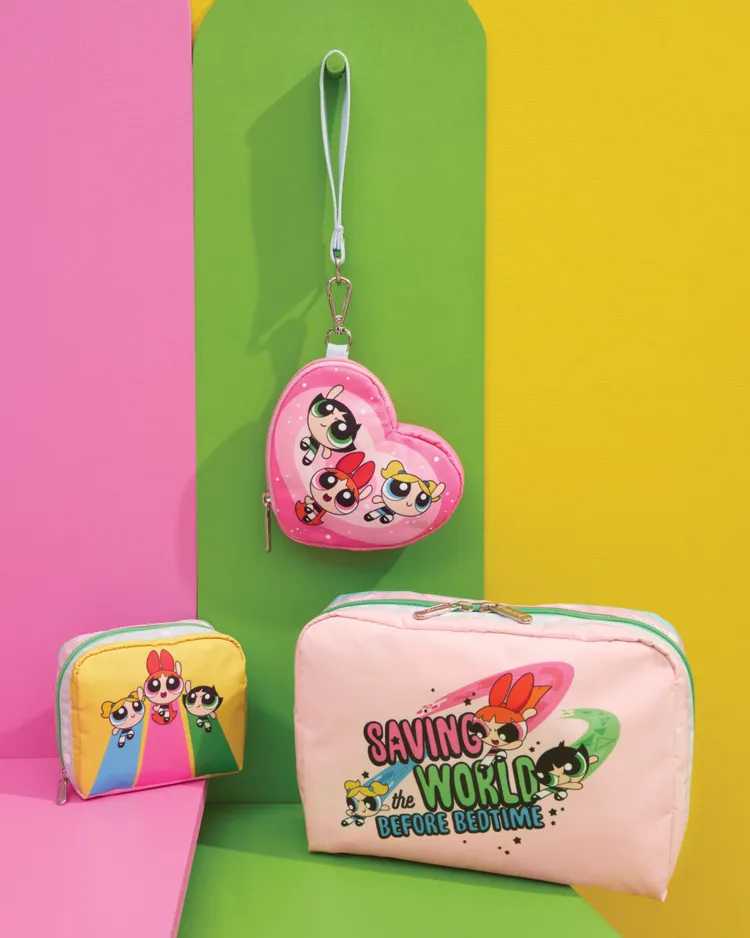 聯名系列也推出多款擁有可愛印花的小配件。品牌提供