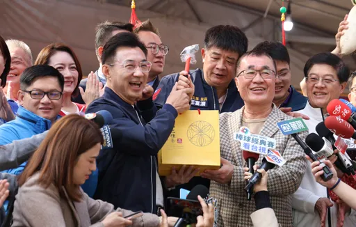 李四川贈江啟臣「包種茶加鐵鎚」！暖心寓意曝光